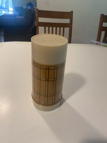 Plaid caffè thermos isolato